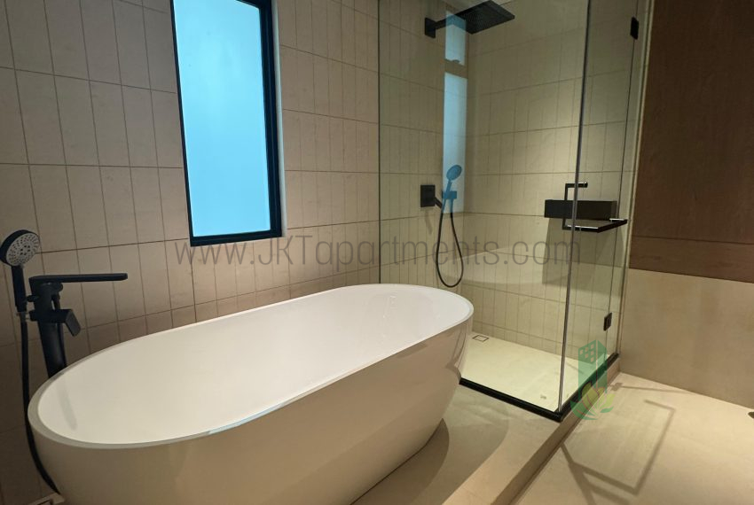 WhatsApp Image 2025-12-10 at 10.18.01 (2)