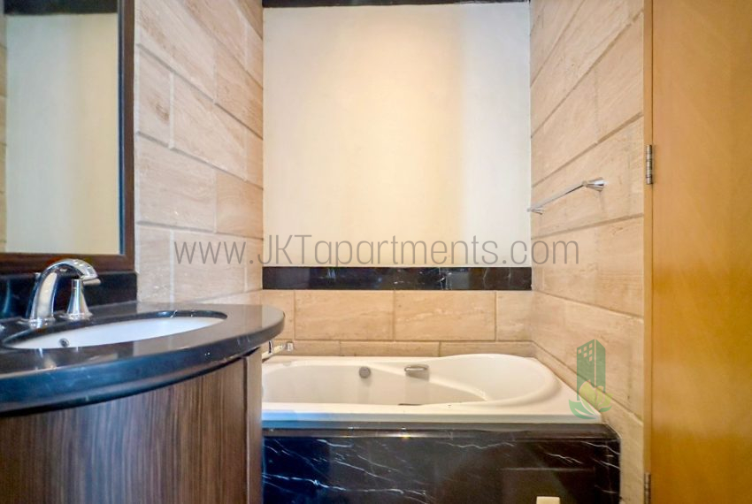 WhatsApp Image 2025-11-26 at 11.00.45 (1)